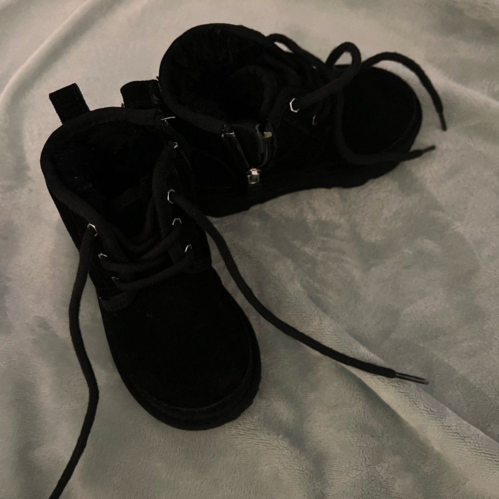 Toddler Boy uggs. Black. Size 8T